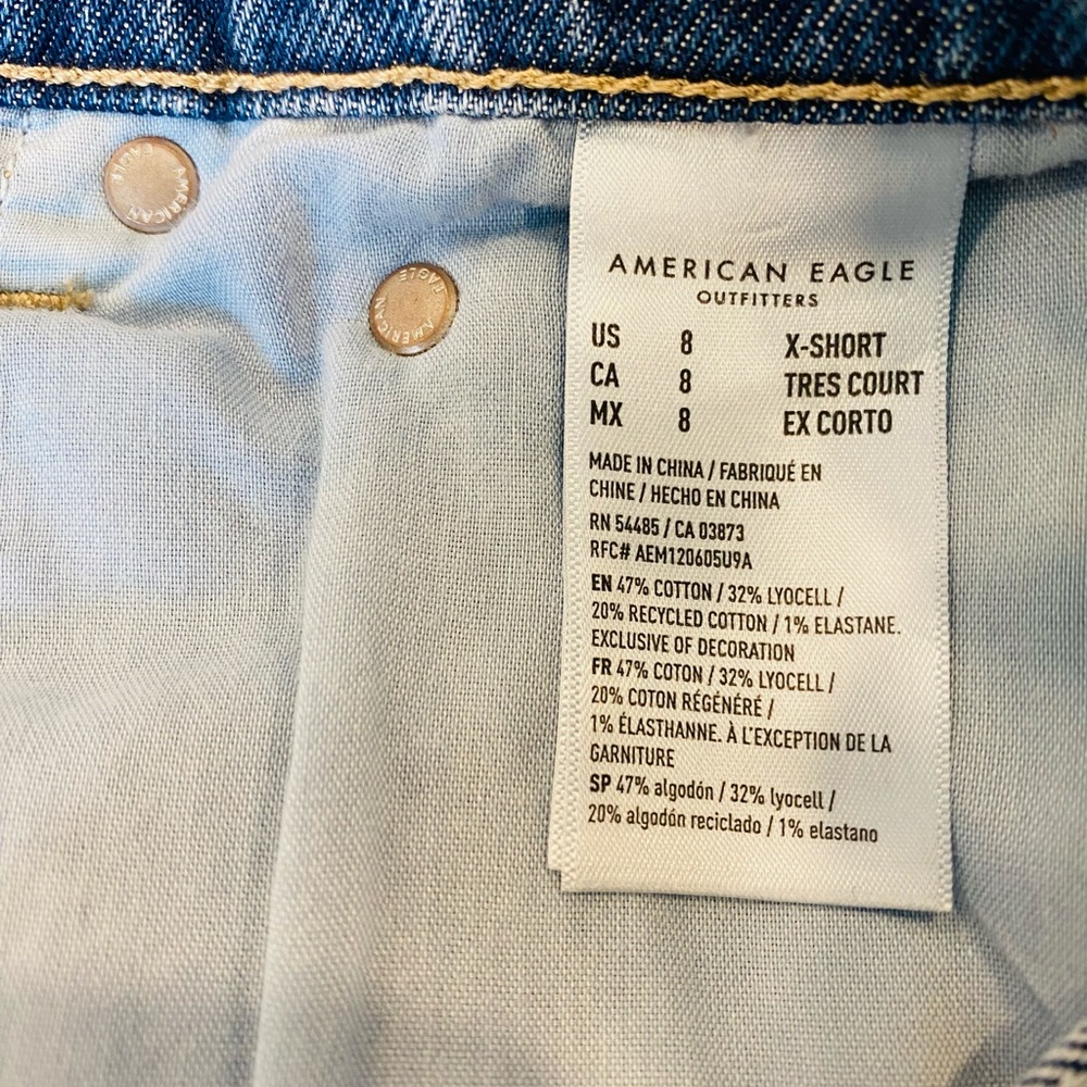 (SOLD )American Eagle Outfitters Blue Denim woman’s Jeans Sz 8 short/ext stretch - Picture 4 of 6